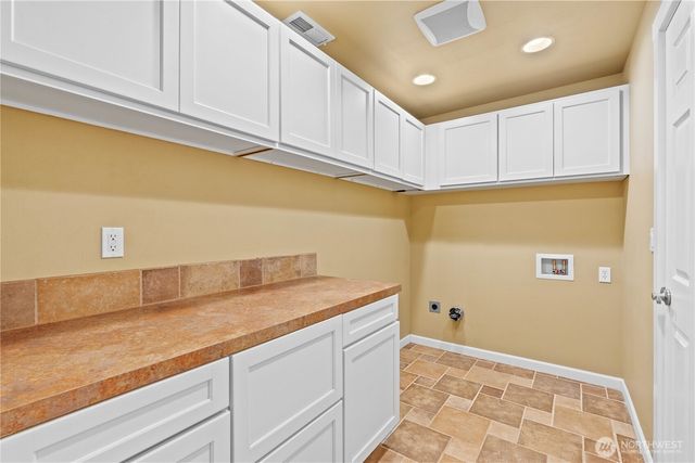 1005 62nd Avenue NE, Tacoma, WA 98422