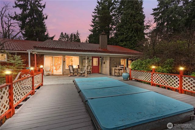 1005 62nd Avenue NE, Tacoma, WA 98422