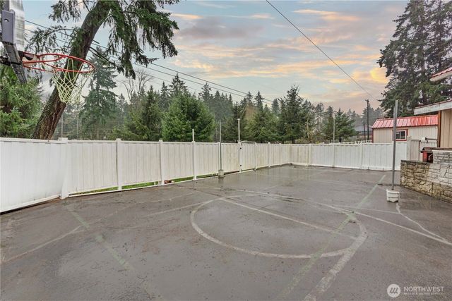 1005 62nd Avenue NE, Tacoma, WA 98422