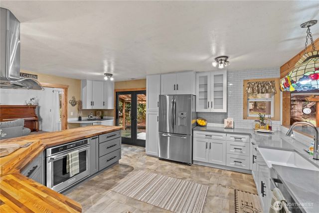 1005 62nd Avenue NE, Tacoma, WA 98422