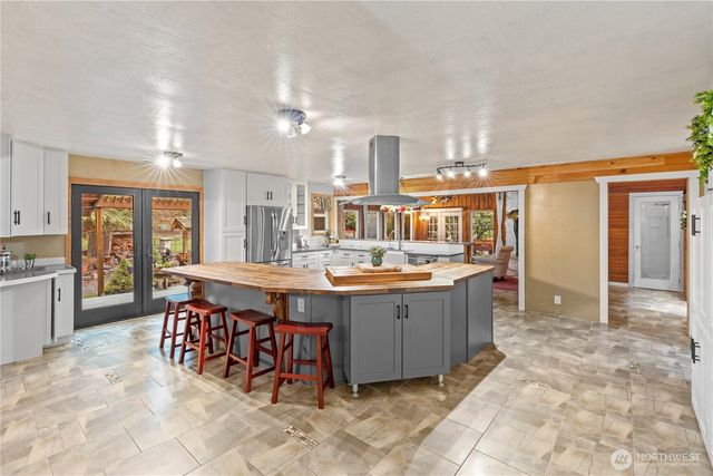 1005 62nd Avenue NE, Tacoma, WA 98422