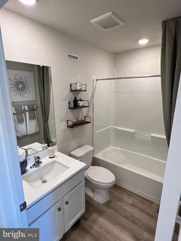 215 MACOUN WAY, Glassboro, NJ 08028