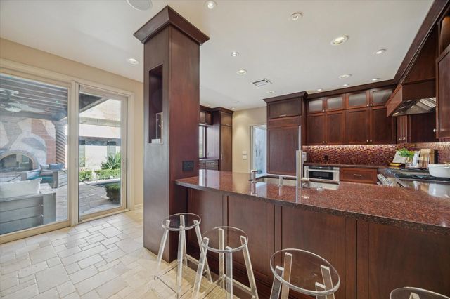 2102 Canongate Drive, Houston, TX 77056