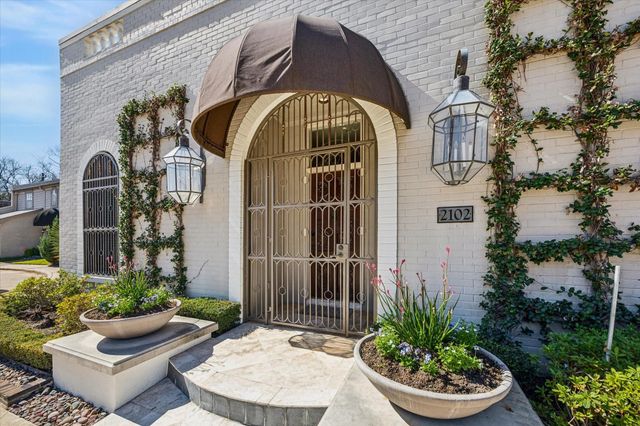 2102 Canongate Drive, Houston, TX 77056