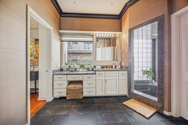 2102 Canongate Drive, Houston, TX 77056