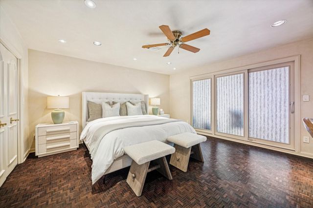 2102 Canongate Drive, Houston, TX 77056