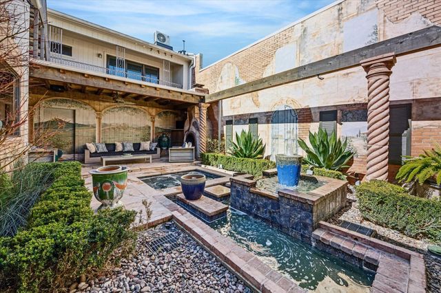 2102 Canongate Drive, Houston, TX 77056