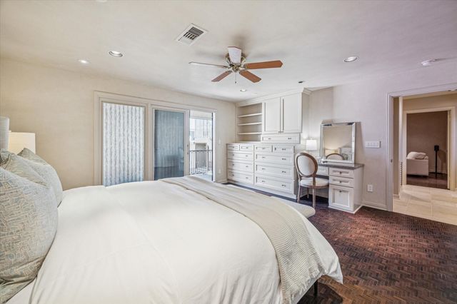 2102 Canongate Drive, Houston, TX 77056