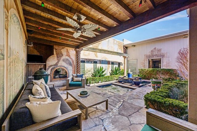 2102 Canongate Drive, Houston, TX 77056