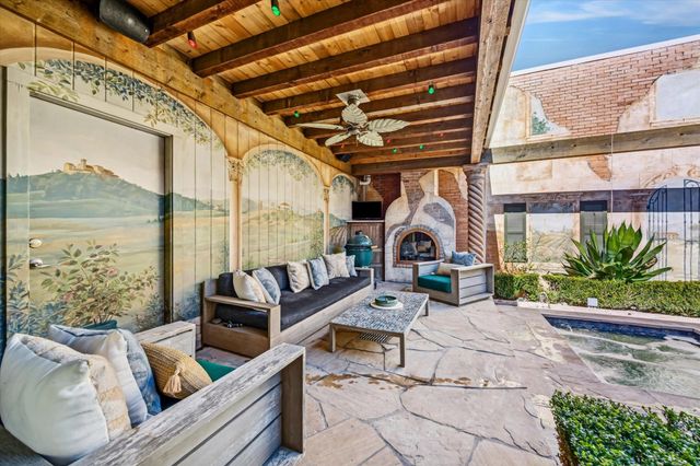 2102 Canongate Drive, Houston, TX 77056