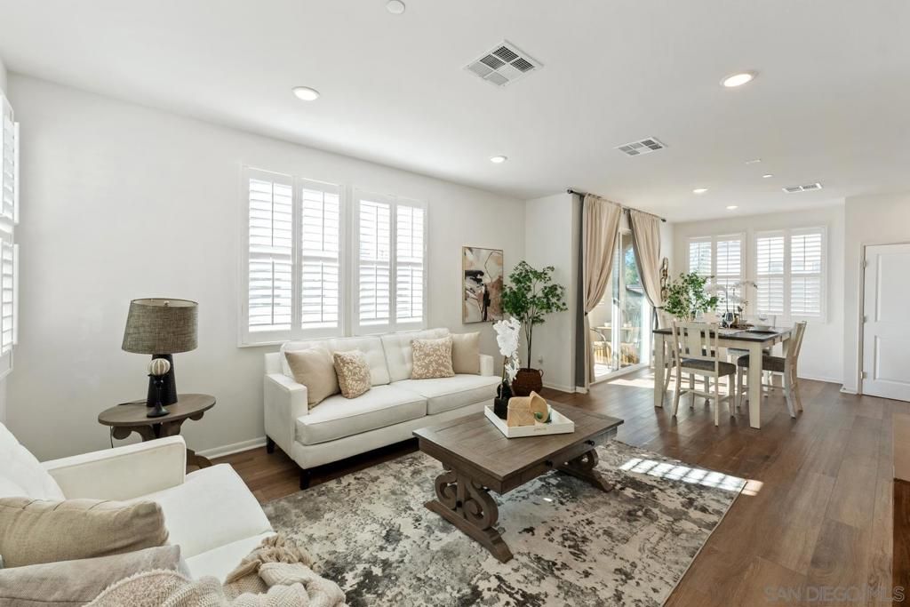 Image 1 of property listing at 2328 Columba Gln, Escondido, CA 92025