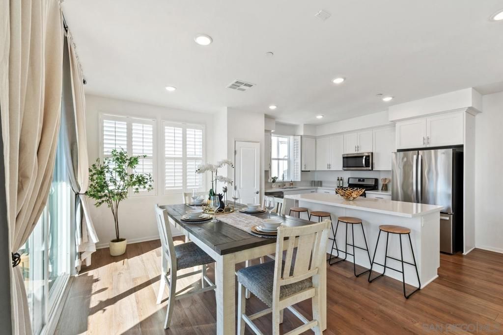 Image 16 of property listing at 2328 Columba Gln, Escondido, CA 92025