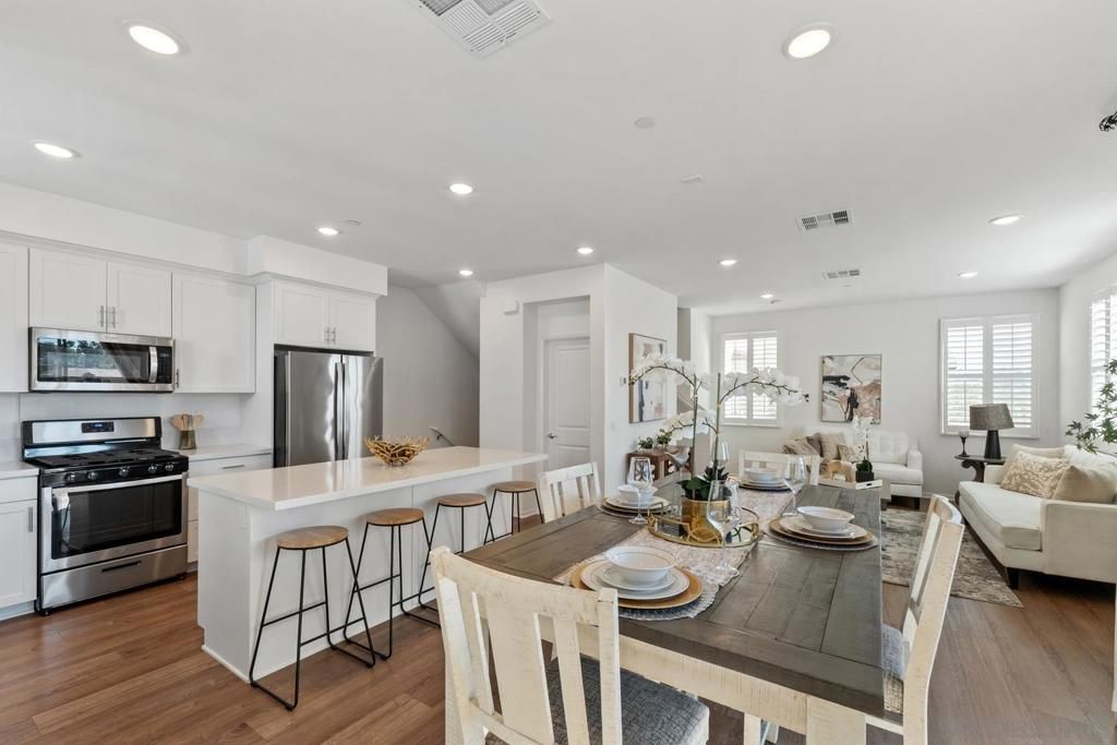 Image 17 of property listing at 2328 Columba Gln, Escondido, CA 92025