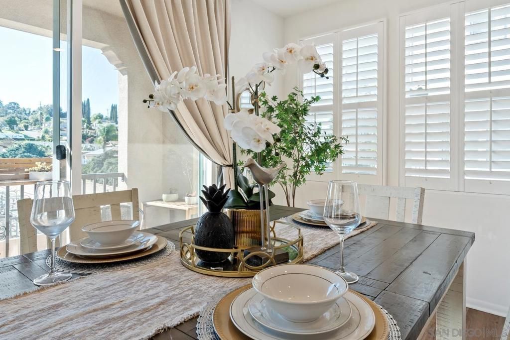 Image 3 of property listing at 2328 Columba Gln, Escondido, CA 92025