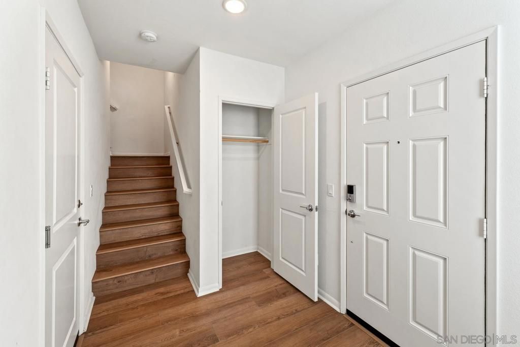 Image 32 of property listing at 2328 Columba Gln, Escondido, CA 92025