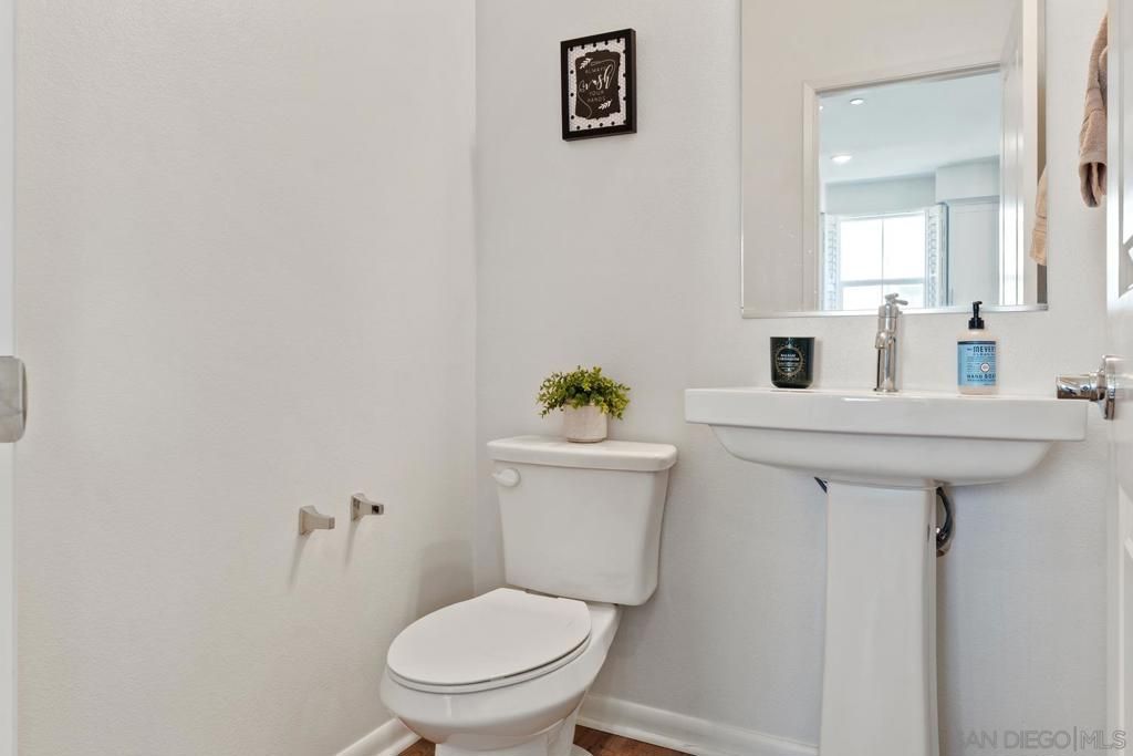 Image 33 of property listing at 2328 Columba Gln, Escondido, CA 92025