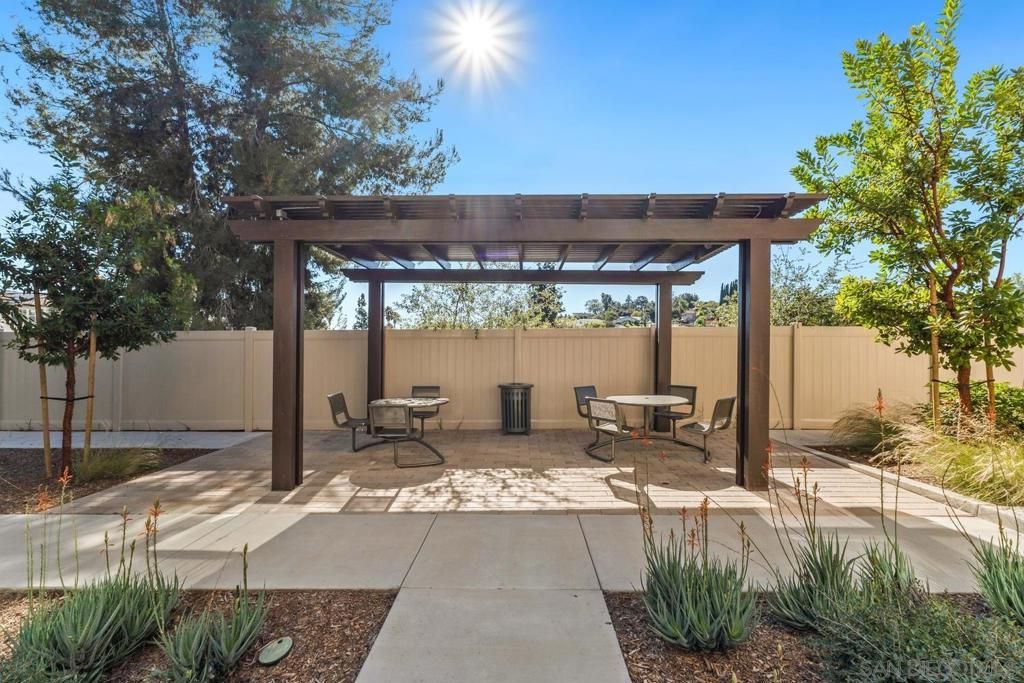 Image 43 of property listing at 2328 Columba Gln, Escondido, CA 92025