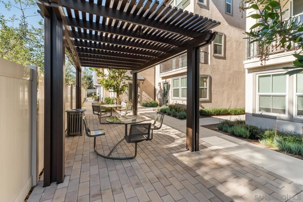 Image 44 of property listing at 2328 Columba Gln, Escondido, CA 92025