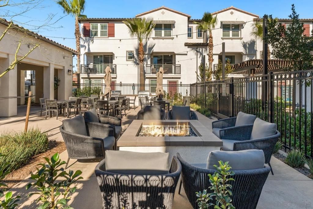 Image 52 of property listing at 2328 Columba Gln, Escondido, CA 92025