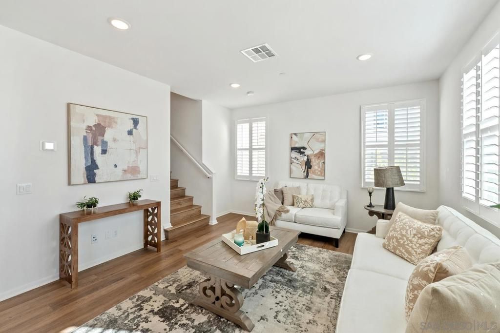 Image 6 of property listing at 2328 Columba Gln, Escondido, CA 92025