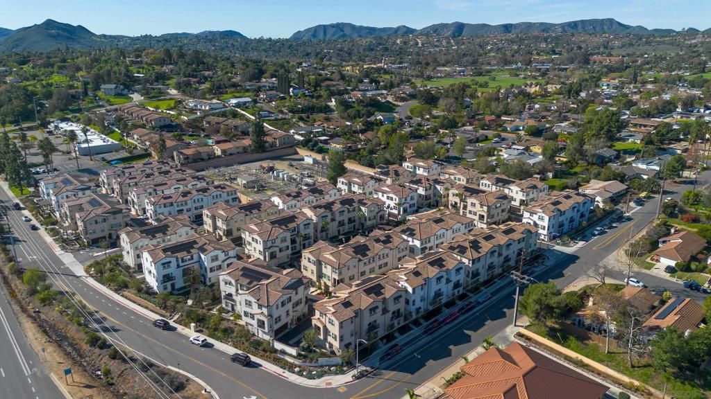 Image 64 of property listing at 2328 Columba Gln, Escondido, CA 92025