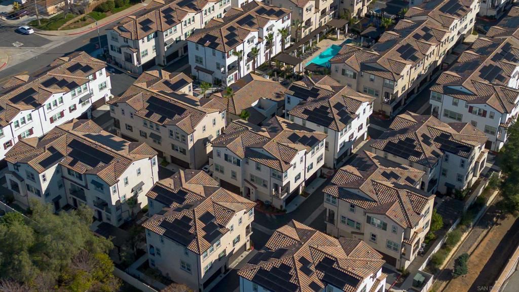 Image 68 of property listing at 2328 Columba Gln, Escondido, CA 92025