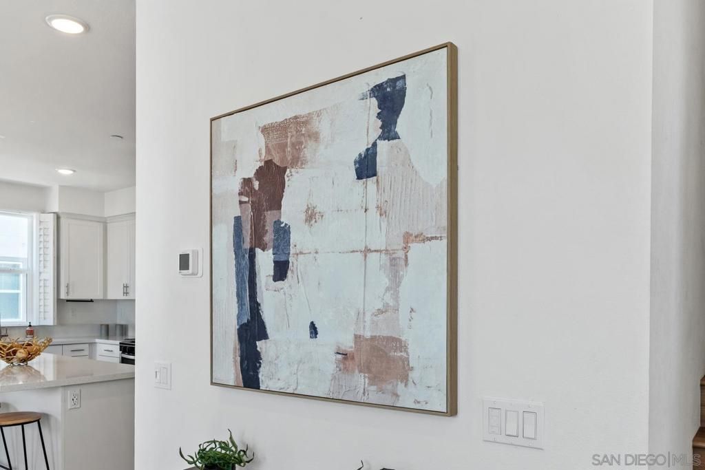 Image 7 of property listing at 2328 Columba Gln, Escondido, CA 92025