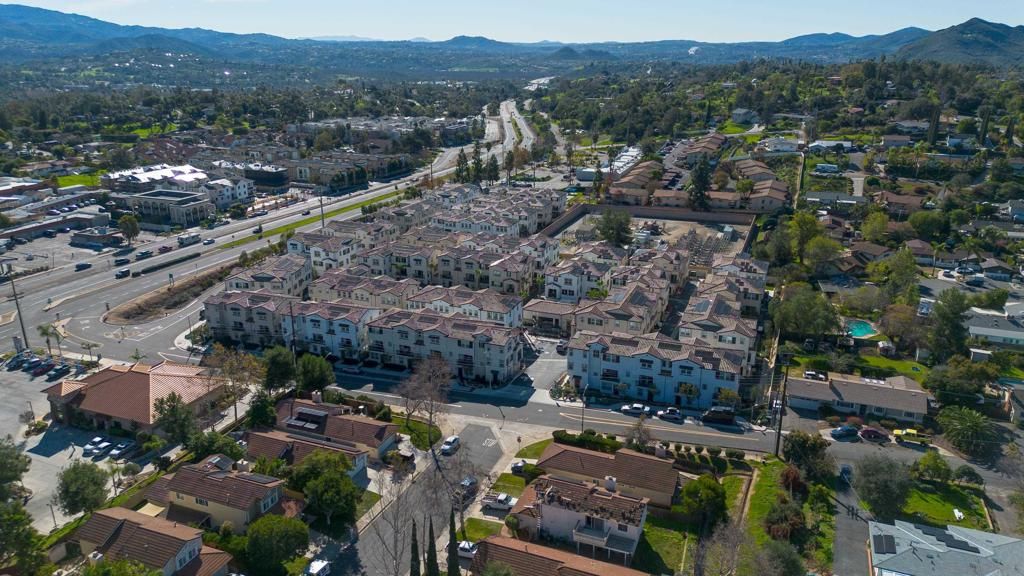 Image 70 of property listing at 2328 Columba Gln, Escondido, CA 92025