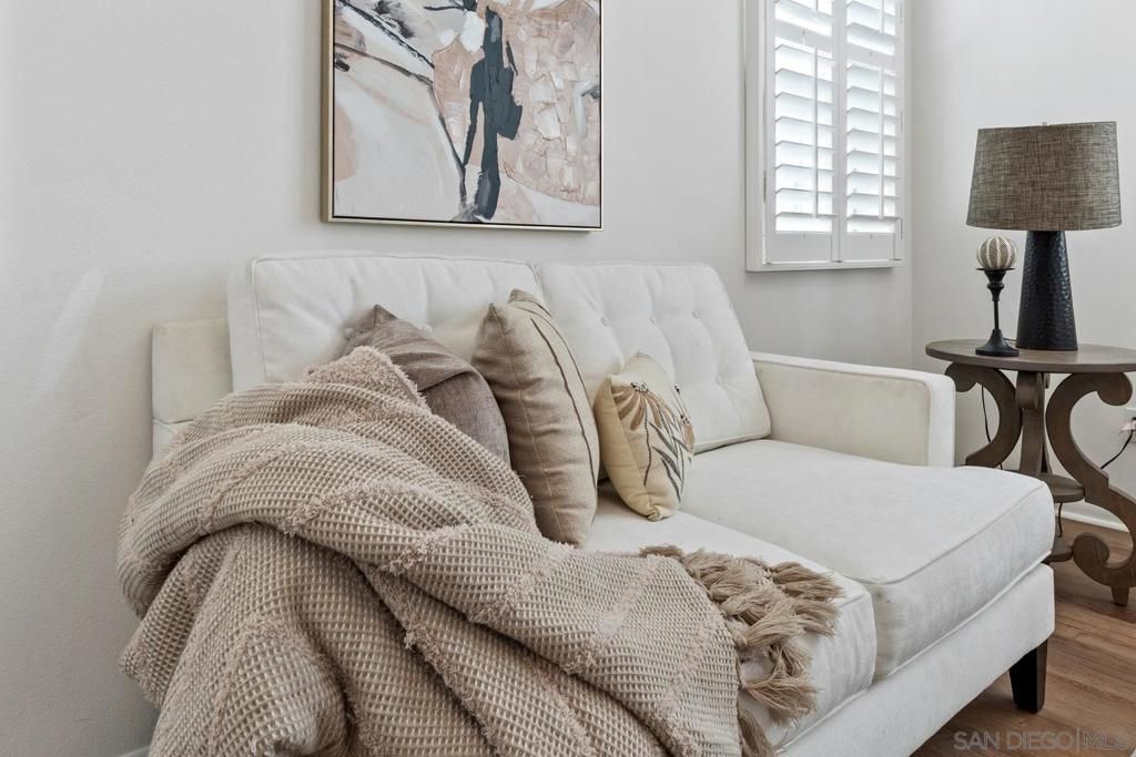 Image 9 of property listing at 2328 Columba Gln, Escondido, CA 92025