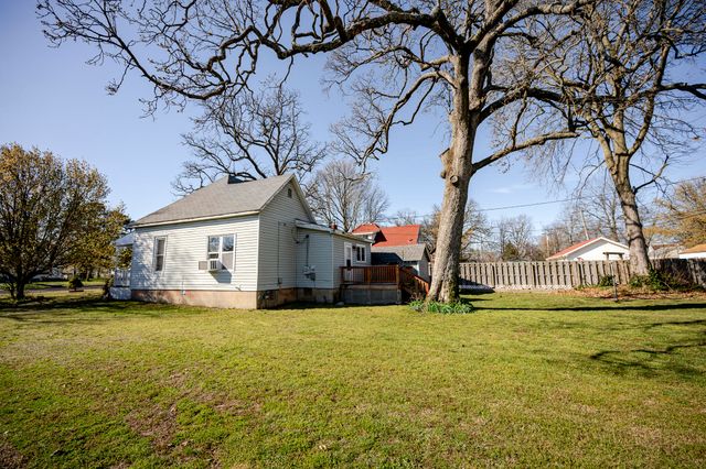 917 7th Street, Monett, MO 65708