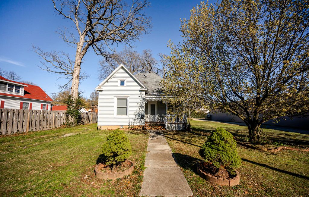 917 7th Street, Monett, MO 65708