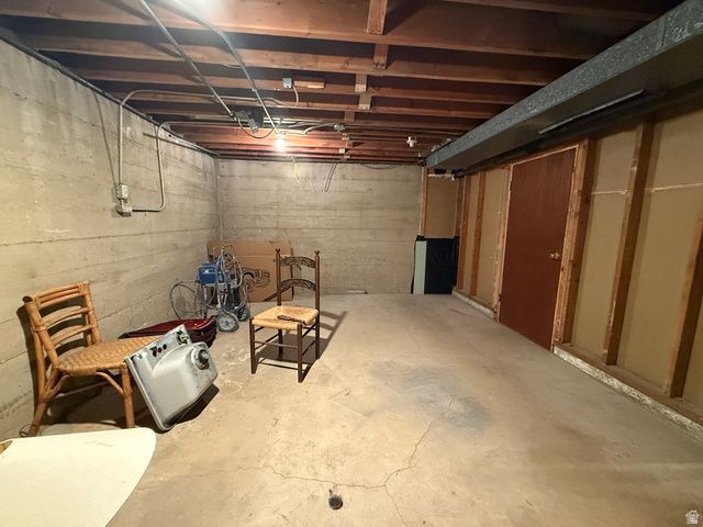 1975 W 5300 S, Roy, UT 84067