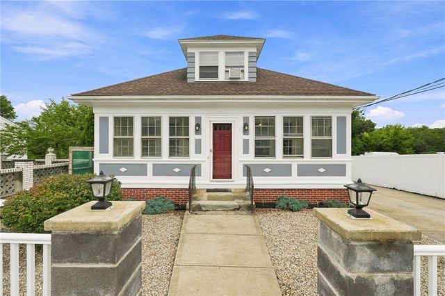 215 Simmonsville Avenue, Johnston, RI 02919