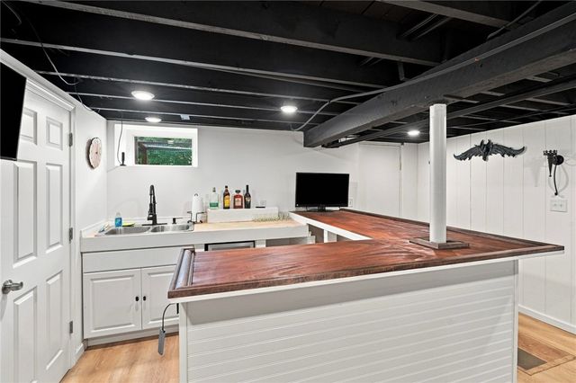 215 Simmonsville Avenue, Johnston, RI 02919