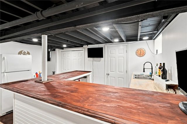 215 Simmonsville Avenue, Johnston, RI 02919