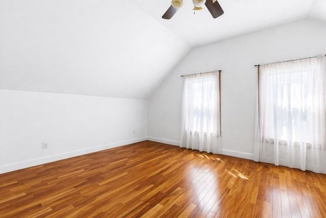 430 E 8th St, Boston, MA 02127