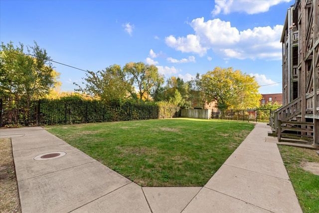 1409 E 61st Place 2, Chicago, IL 60637