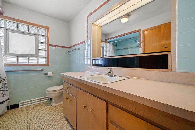 3925 83rd PLACE, Kenosha, WI 53142