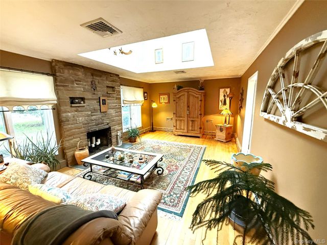 901 Broadway Avenue, Holbrook, NY 11741