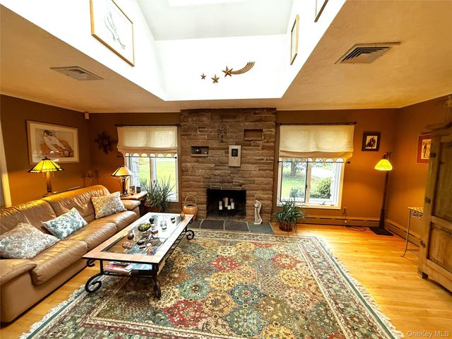 901 Broadway Avenue, Holbrook, NY 11741