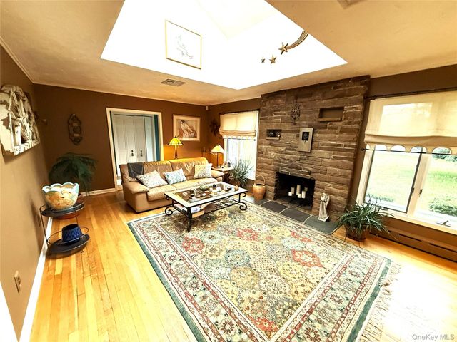 901 Broadway Avenue, Holbrook, NY 11741