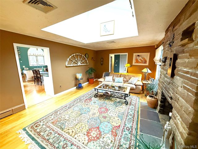 901 Broadway Avenue, Holbrook, NY 11741