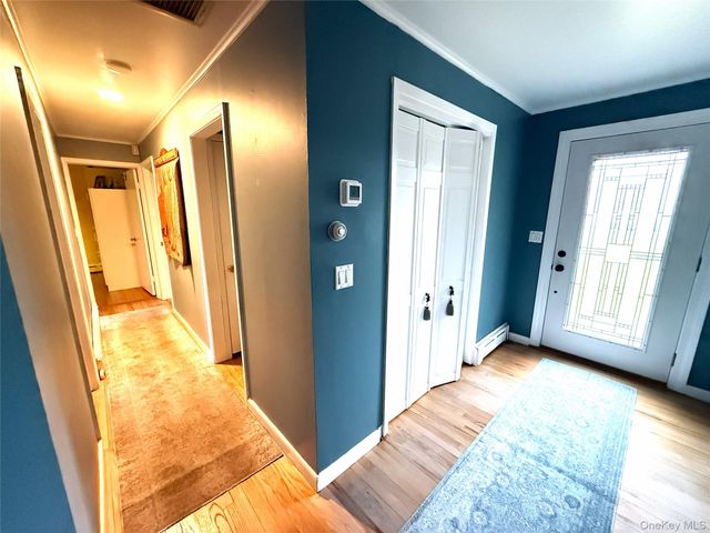 901 Broadway Avenue, Holbrook, NY 11741