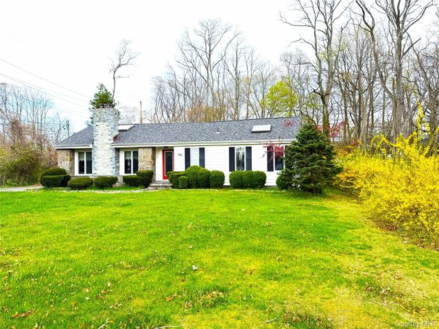 901 Broadway Avenue, Holbrook, NY 11741