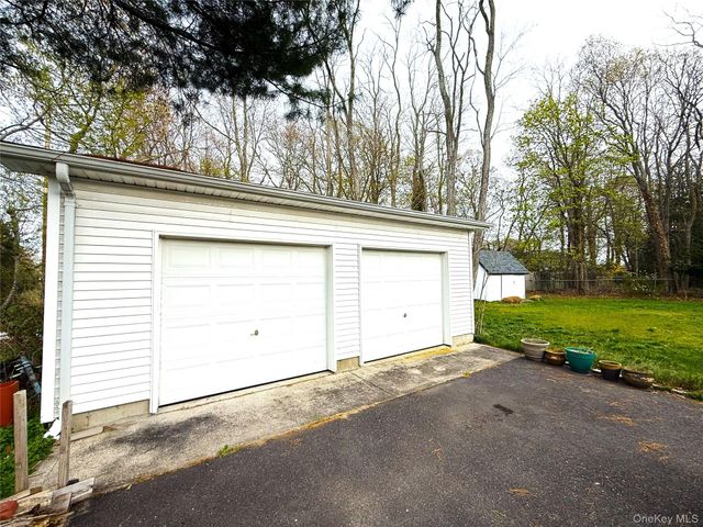 901 Broadway Avenue, Holbrook, NY 11741