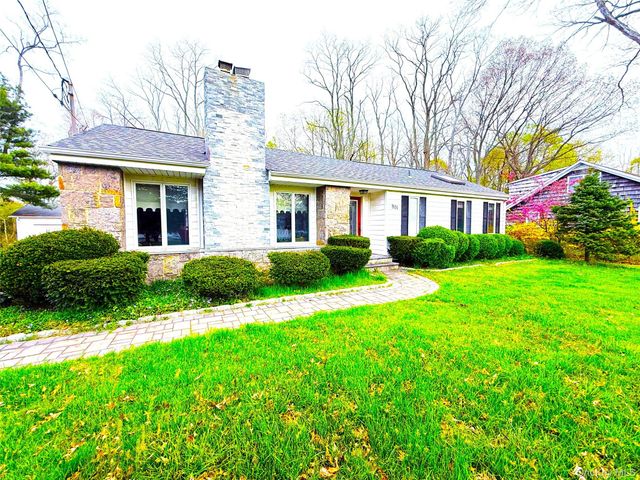 901 Broadway Avenue, Holbrook, NY 11741