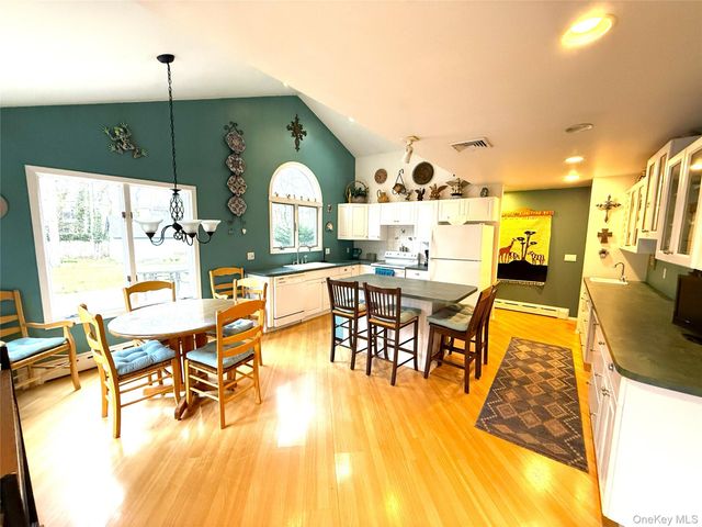 901 Broadway Avenue, Holbrook, NY 11741