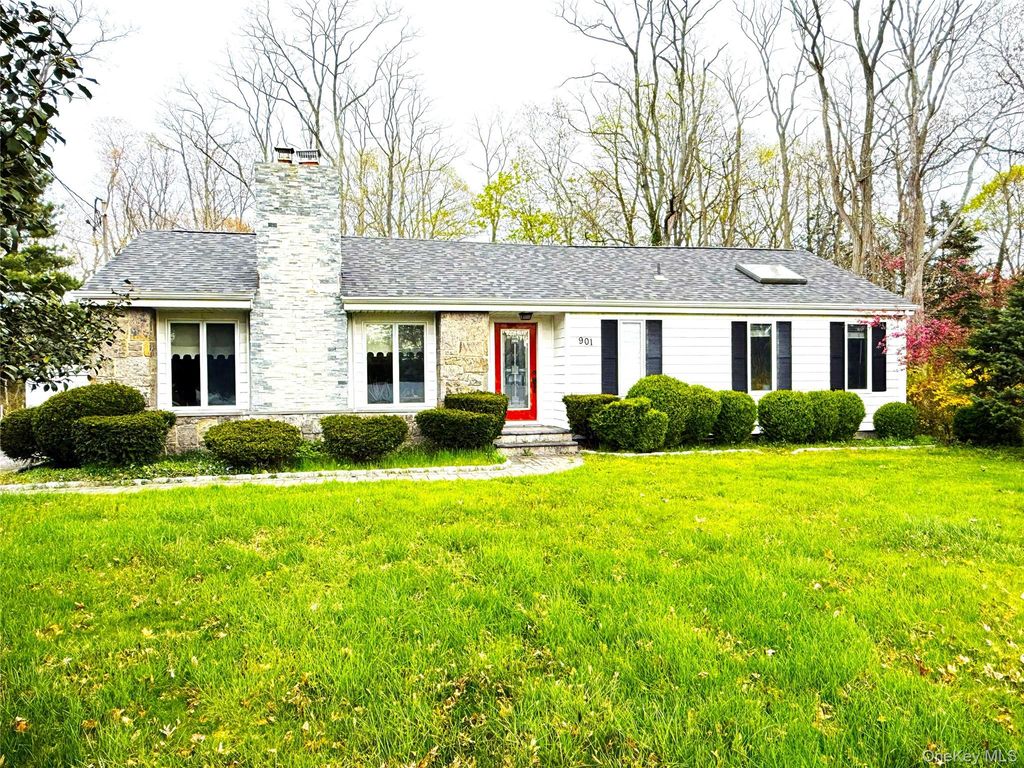 901 Broadway Avenue, Holbrook, NY 11741