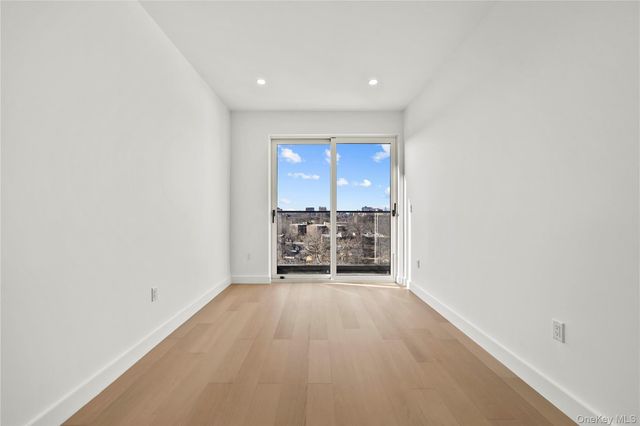 150-02 Northern Boulevard 6E, Flushing, NY 11354