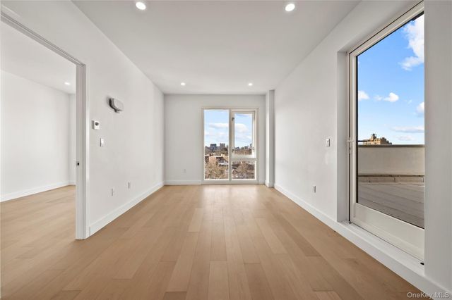 150-02 Northern Boulevard 6E, Flushing, NY 11354